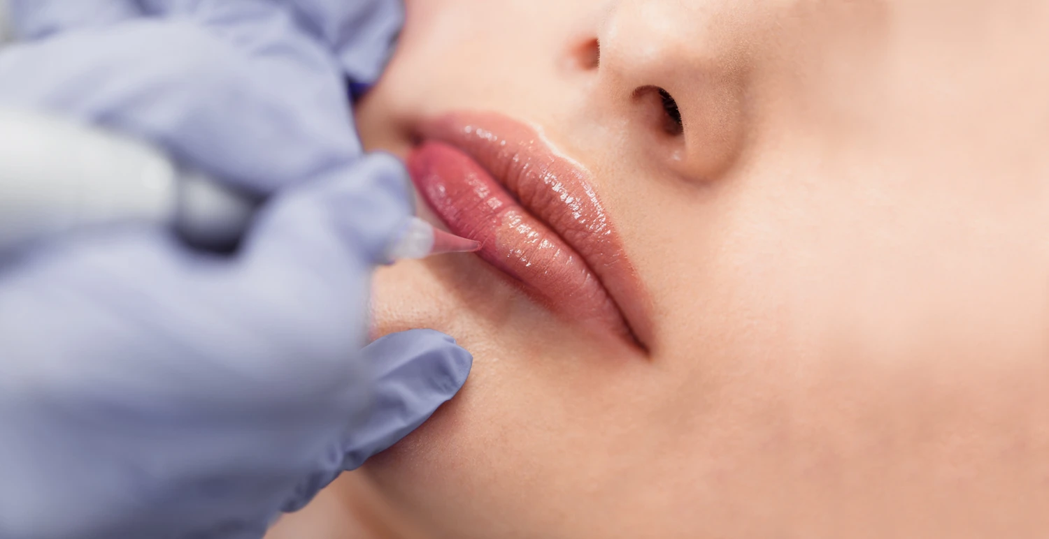 Natürliches Lippen-Permanent-Make-up